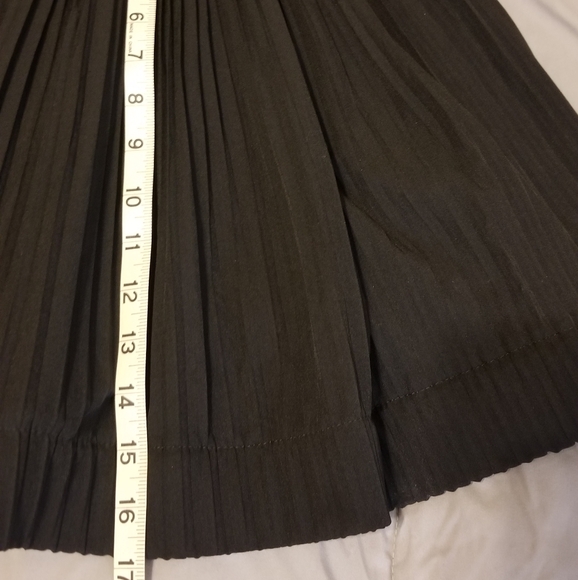 Black pleated circle a line skirt - Picture 3 of 6